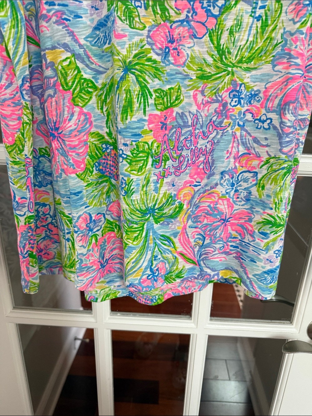 Lilly Pulitzer Pink & Blue Tropical Floral Aloha pattern V-Neck Top - Picture 4 of 4